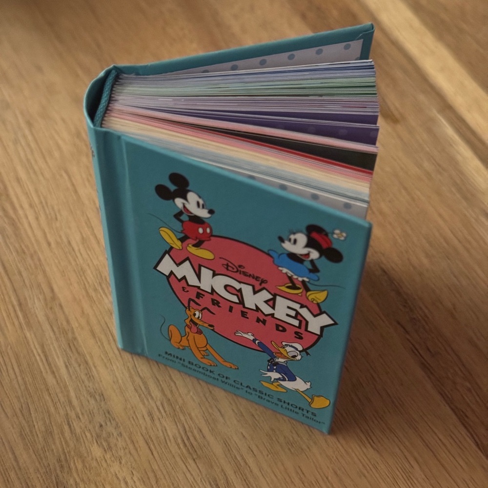 TINY BOOK - Disney Mickey & Friends Mini Book of Classic Shorts